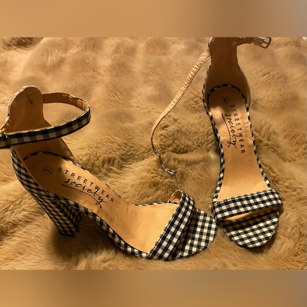 Streetwear Society heel women’s sandals size 6